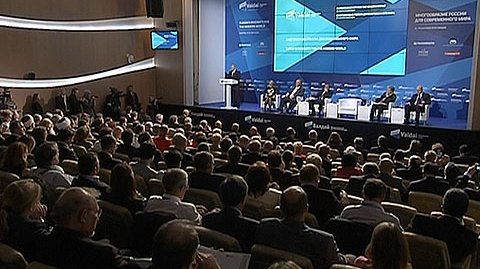 Reports: Pirates get Rays' Lowe in 3-team trade