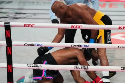 Anderson Silva catches Tyron Woodley with brutal punches in TKO win