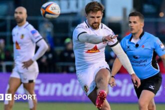 Exeter go top with dramatic late win at Saracens