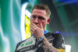 Dobey dumped out by Gilding as Bunting progresses