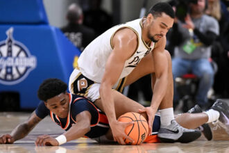 Kaufman-Renn scores 18, Smith has 14 assists as No. 6 Purdue routs No. 21 Auburn 88-60