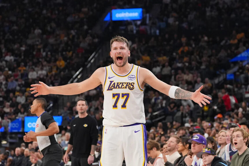 Luka Doncic exits Lakers game with leg injury