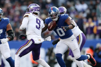 J.J. McCarthy out with hand injury, Max Brosmer in at quarterback for Vikings