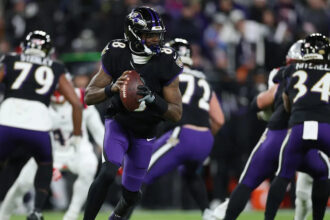 Sunday Night Football: Lamar Jackson questionable to return with back injury