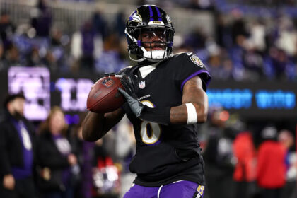 Lamar Jackson drops out of SNF with back injury