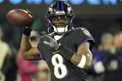 Lamar Jackson injury: QB leaves Patriots-Ravens with back injury
