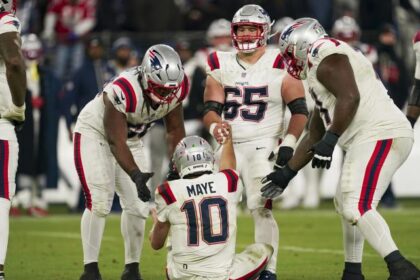 NFL teams to clinch playoff spot: Updated 2025 playoff bracket with Bears, Patriots clinching in Wee