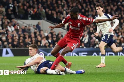 Should Van de Ven have been sent off for Isak tackle?