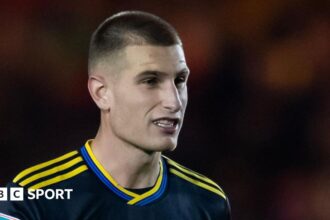 'Just reach out' - Man Utd's Bennett on his father's suicide