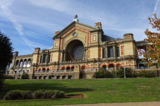 'Box-office' Evans dumps out seventh seed Wade in Ally Pally classic