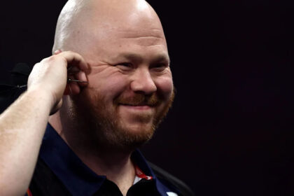 Hood beats Noppert in epic as more seeds tumble