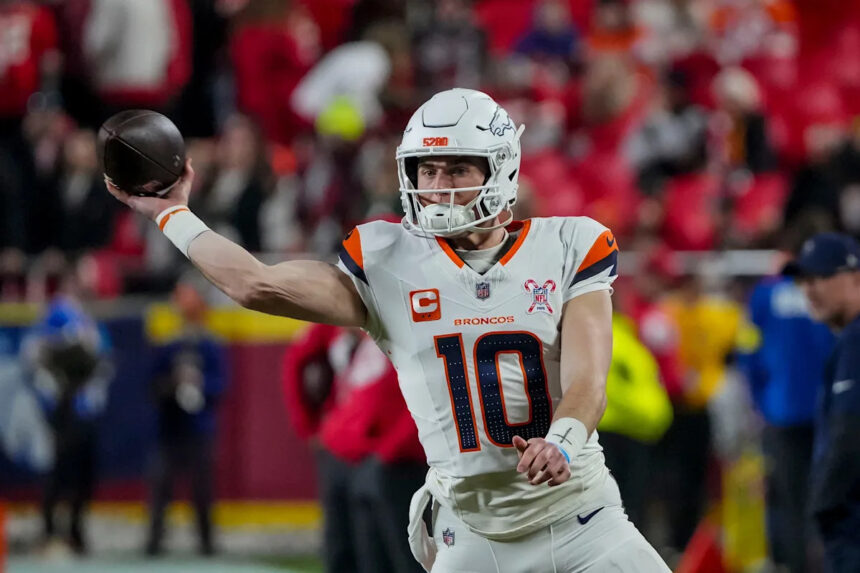 Twitter reacts to Broncos' alternate Christmas uniform vs. Chiefs