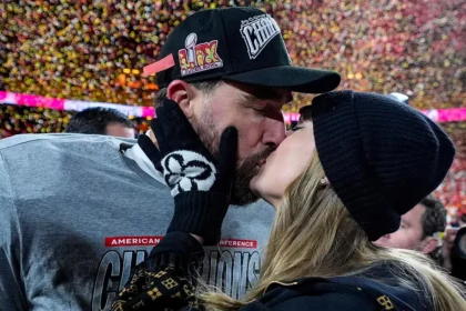 Taylor Swift shows up to support Travis Kelce for possible final home game