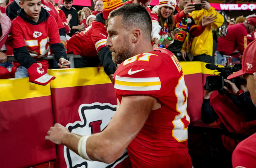 Chiefs TE Travis Kelce reflects on his emotional home season finale