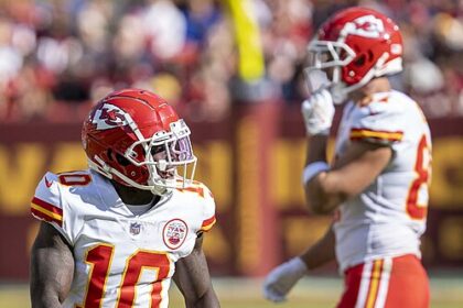 Chiefs TE Travis Kelce takes (final?) bow at Arrowhead