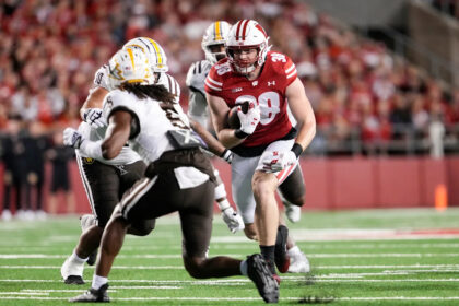 Wisconsin tight end, former starter to enter NCAA transfer portal