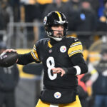 Late touchdown pass puts Aaron Rodgers, Steelers into AFC playoffs