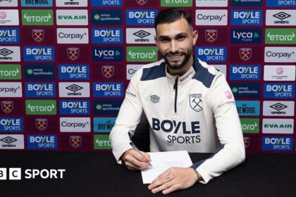 West Ham sign Argentina striker Castellanos