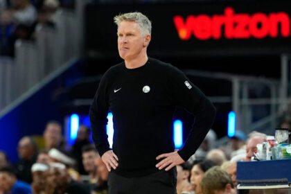 Warriors coach Steve Kerr ejected from loss to Clippers after erupting on officials with Snoop Dogg