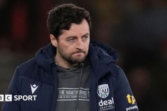 West Bromwich Albion sack head coach Mason