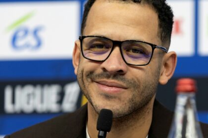 Chelsea appoint inexperienced Rosenior as new boss