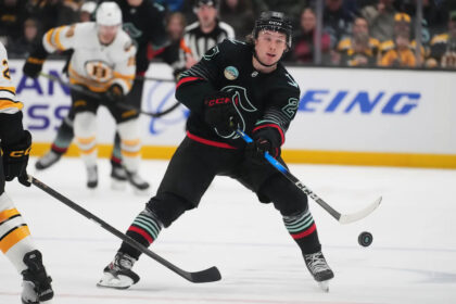 Kakko, Catton score 2 goals each as Kraken beat Bruins 7-4 to extend point streak to 8-0-1