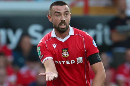Barnsley sign former Wrexham defender O'Connell