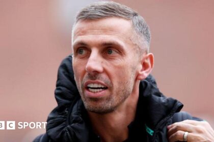 O'Neil succeeds Rosenior as Strasbourg manager