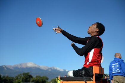 Anthony Joshua pays tribute to friends who died in crash