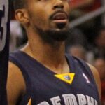 Sources: Grizzlies open to offers on Morant move