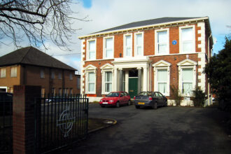 Henderson's stunning double as Ross County beat Thistle