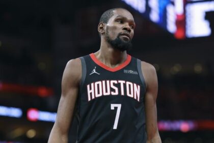 NBA fans react to Kevin Durant passing Wilt on NBA scoring list