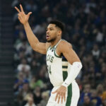 Giannis Antetokounmpo's last-minute block and steal against LeBron James leads Bucks to win over Lak