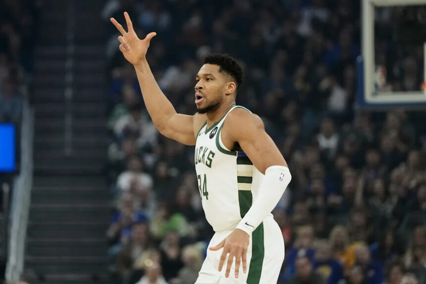 Giannis Antetokounmpo's last-minute block and steal against LeBron James leads Bucks to win over Lak