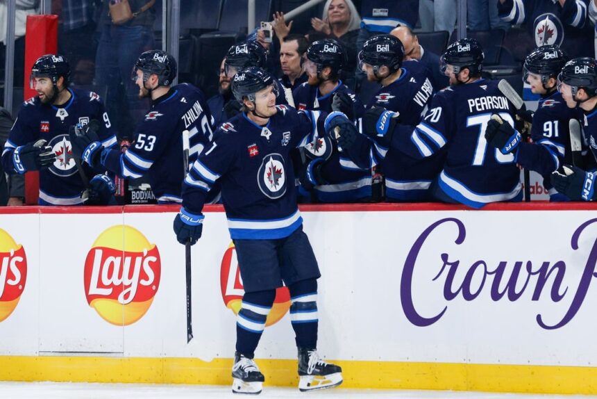 Jets hammer Kings to end 11-game winless streak