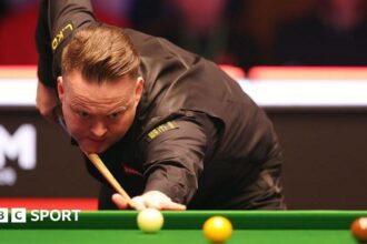 Title holder Murphy loses to Wu in Masters opener