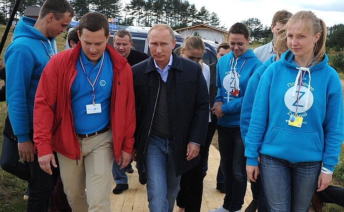 Drake Maye carries Patriots to wild-card win over Chargers