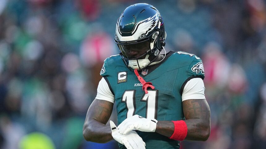 Eagles' Nick Sirianni, AJ Brown scream at each other on sideline during Wild Card Round vs 49ers