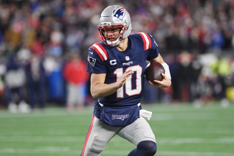 Maye 'picked up' by defense in Patriots wild card win over Chargers