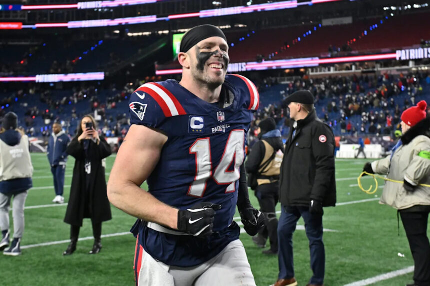 Patriots defense keeps Chargers guessing in 3-point playoff shutdown