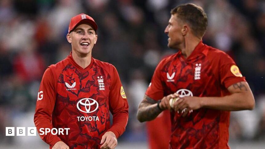 Sunrisers Leeds retain Brook and Carse for Hundred