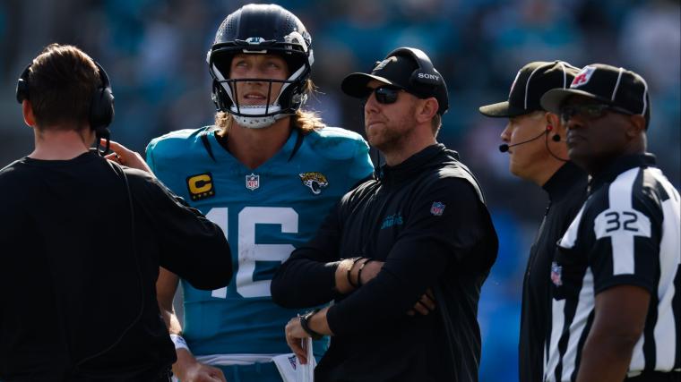 Sports world split on reporter's praise of Jaguars' coach Liam Coen during playoff postgame press co