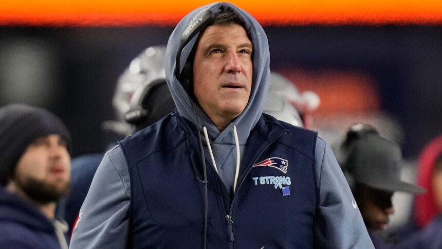 Patriots coach Mike Vrabel bleeds from lip after celebrating with star defensive lineman