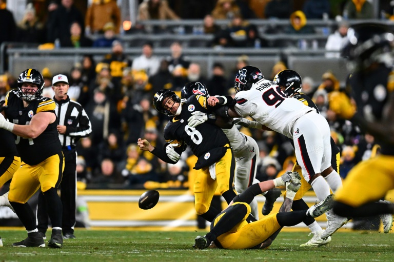 Rodgers misery as Texans rout Steelers to advance in NFL playoffs