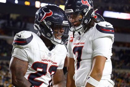 Texans dominate Steelers in potential Rodgers farewell