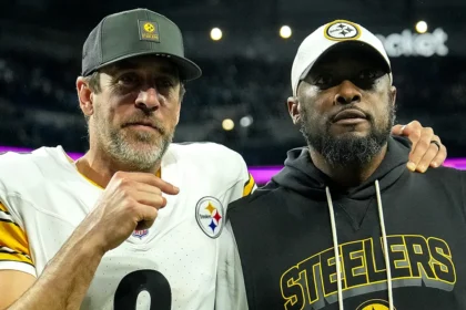 Steelers' Aaron Rodgers walks out of press conference after defending Mike Tomlin from criticism