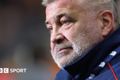 England coach Wane steps down in World Cup year