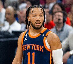 Knicks' Jalen Brunson exits vs. Kings due to ankle injury