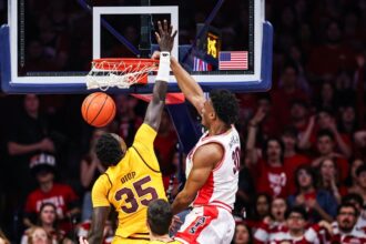Koa Peat's 20-10 helps No. 1 Arizona hold off Arizona State