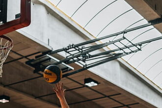 Three-goal second period powers Sharks past Capitals